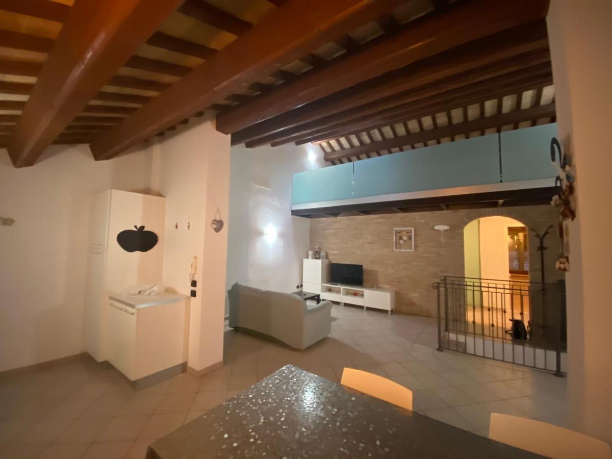 Casa Di Adele Apartment เคียราวาลเล ภายนอก รูปภาพ